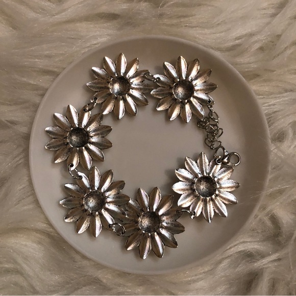 Faux silver sunflower adjustable bracelet - Picture 4 of 5